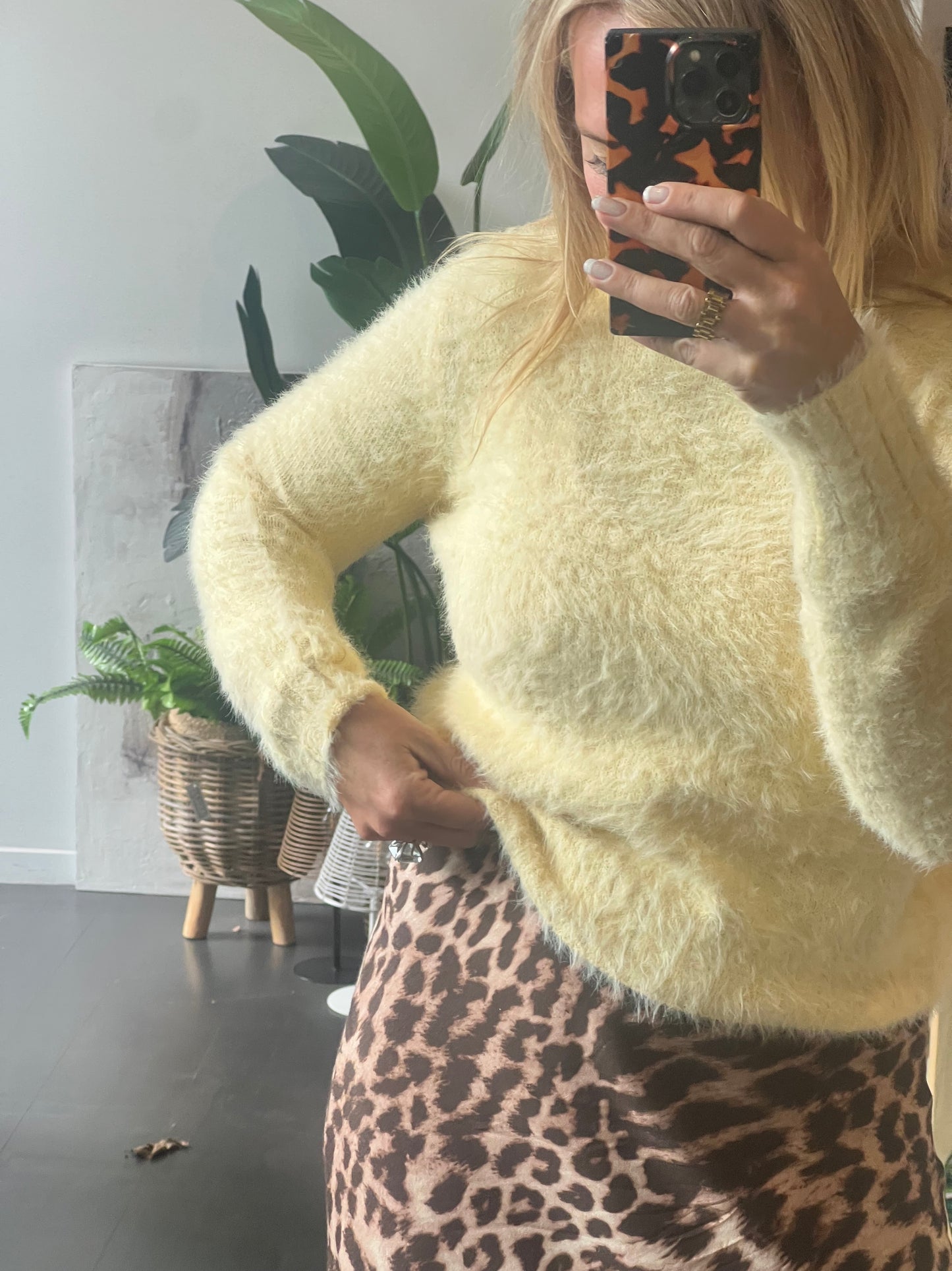 Fluffy Knit - 8 Colours
