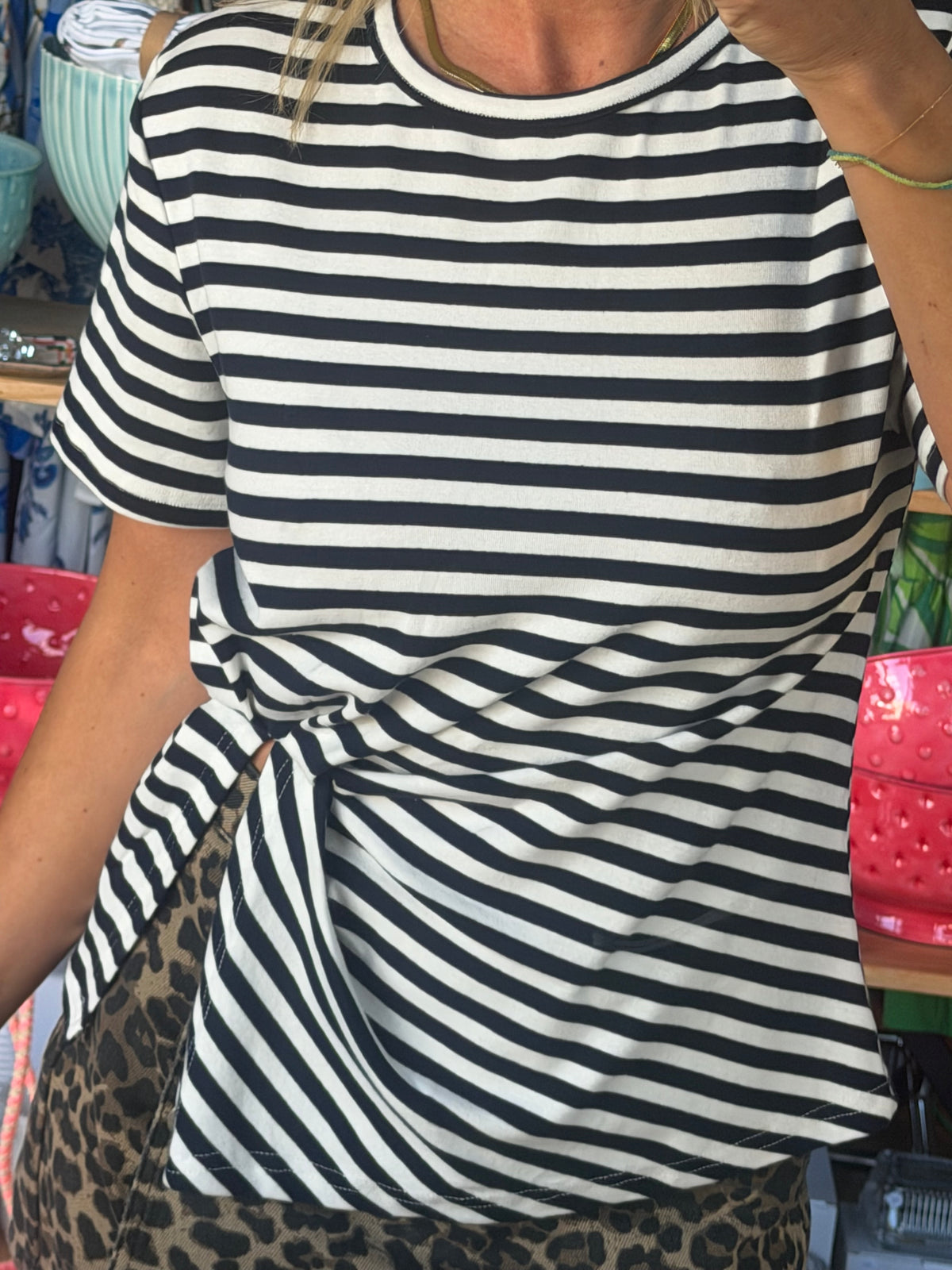 Basics - Tee with a Twist -navy stripe