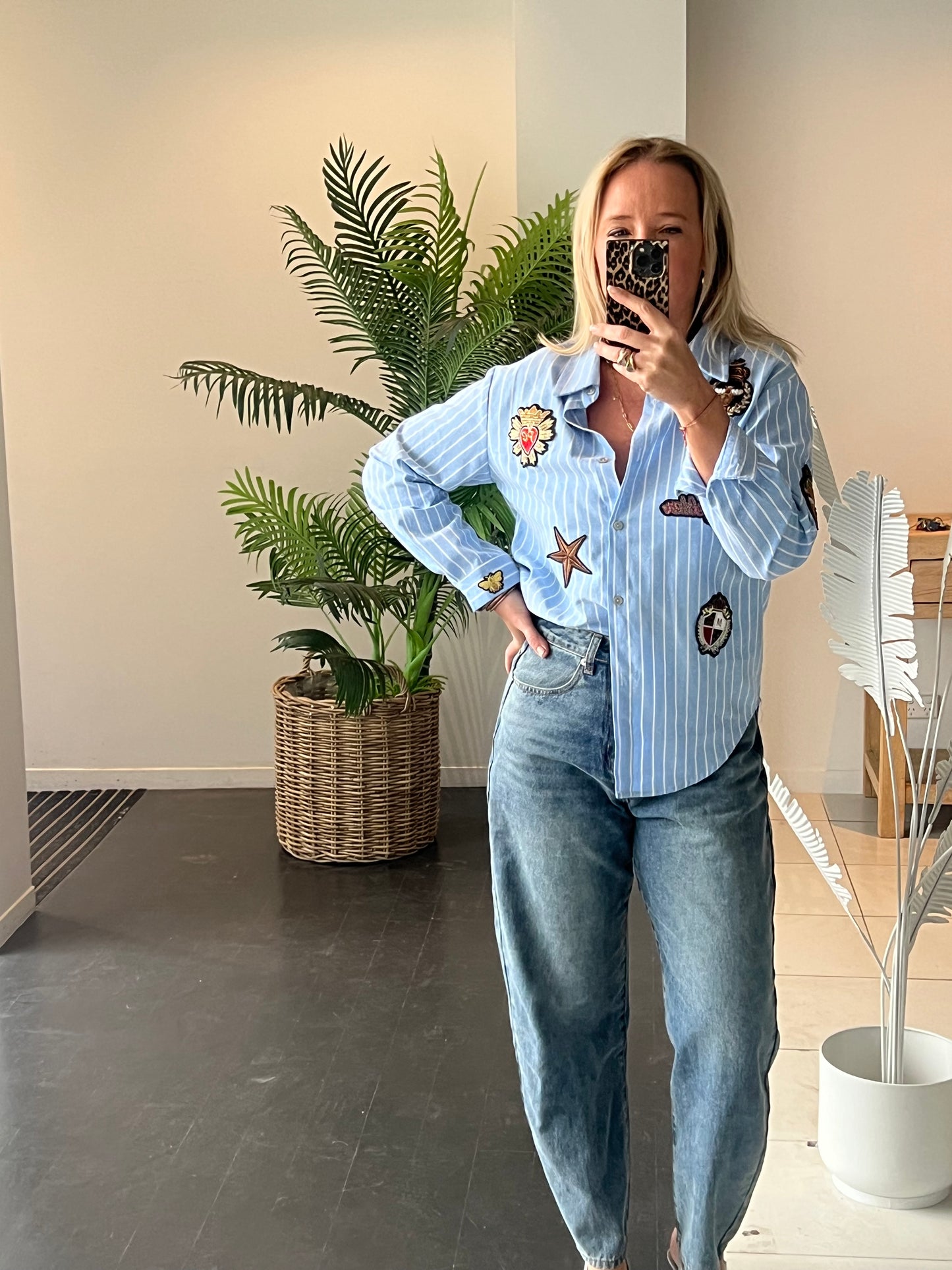 New French Bee Appliqué Cotton Shirt - blue