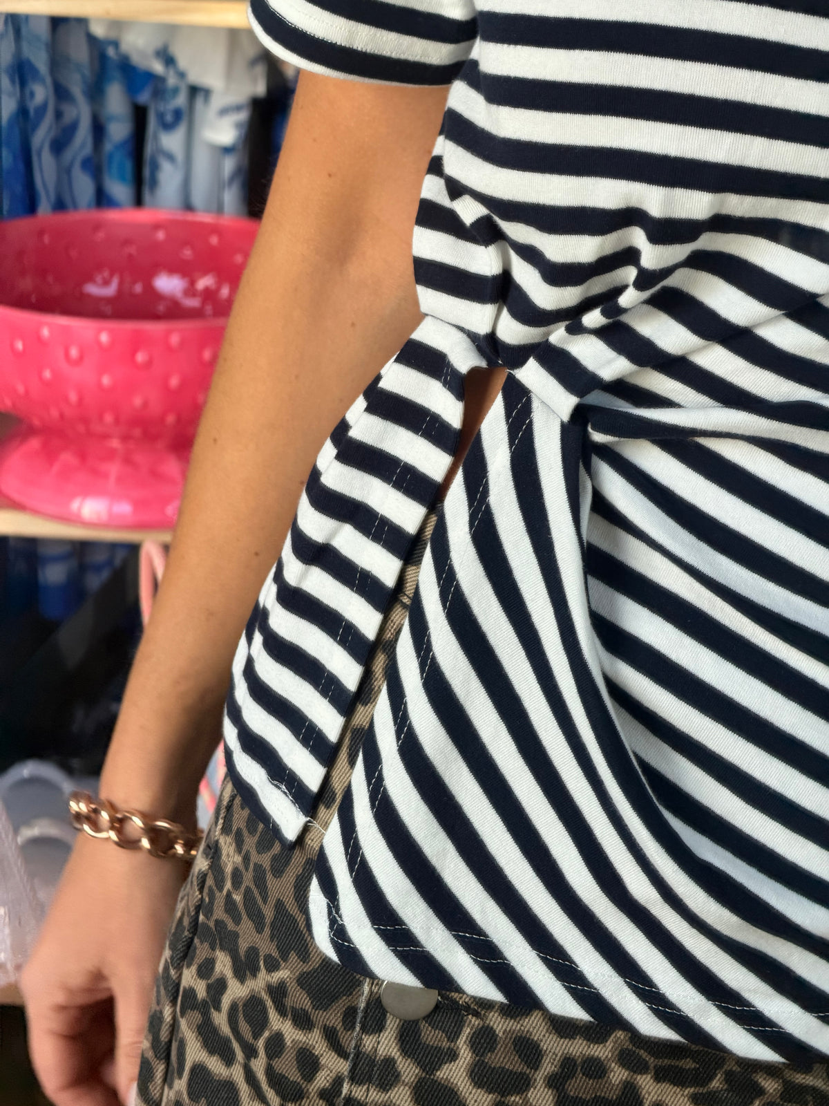 Basics - Tee with a Twist -navy stripe