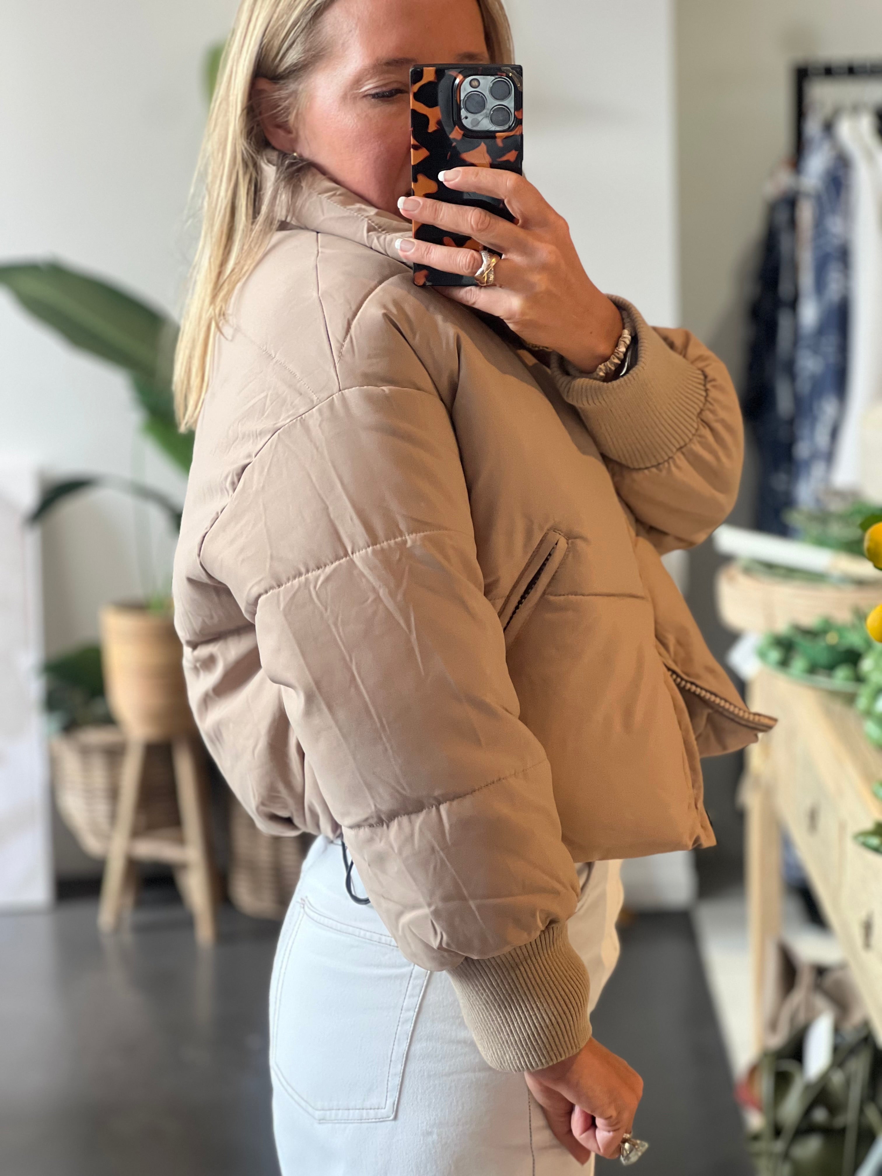 Cropped Puffer Jacket beige Beach to bar wear