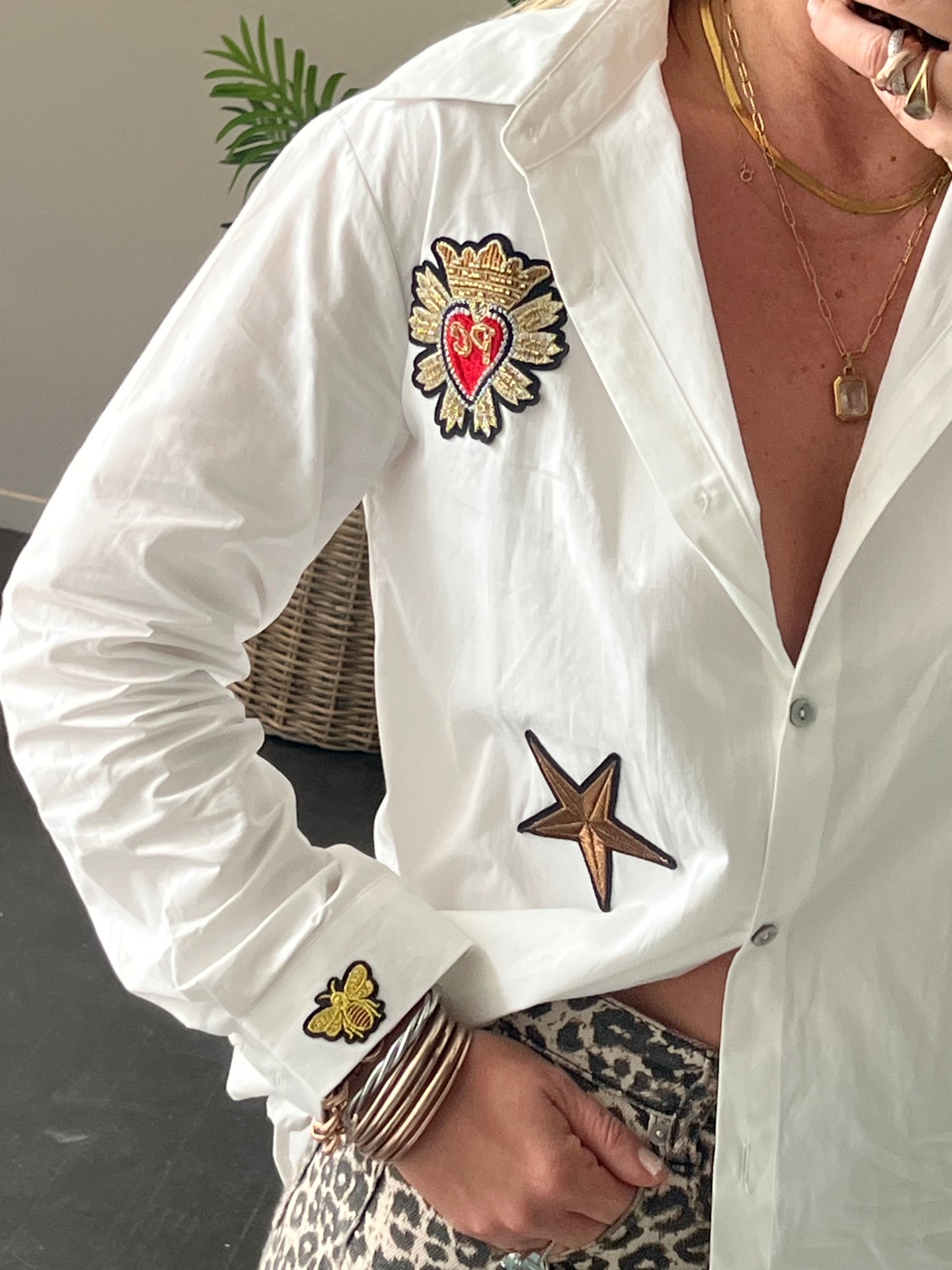 New French Bee Appliqué Cotton Shirt - white
