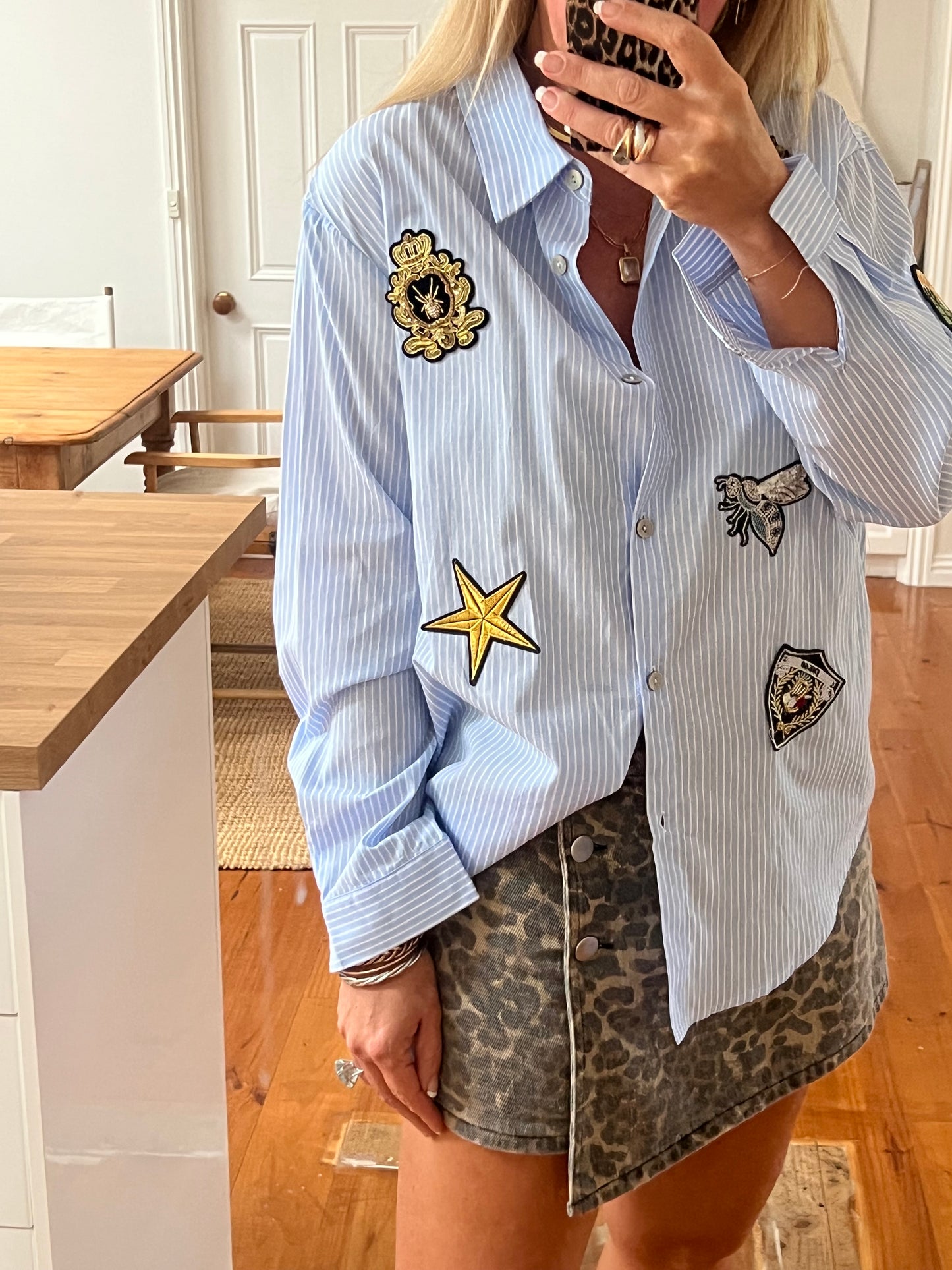 French Bee Appliqué Cotton Shirt - blue stripe