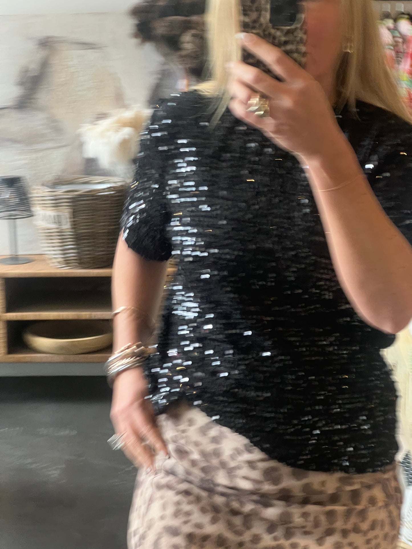 Twinkle Tee - black sequin